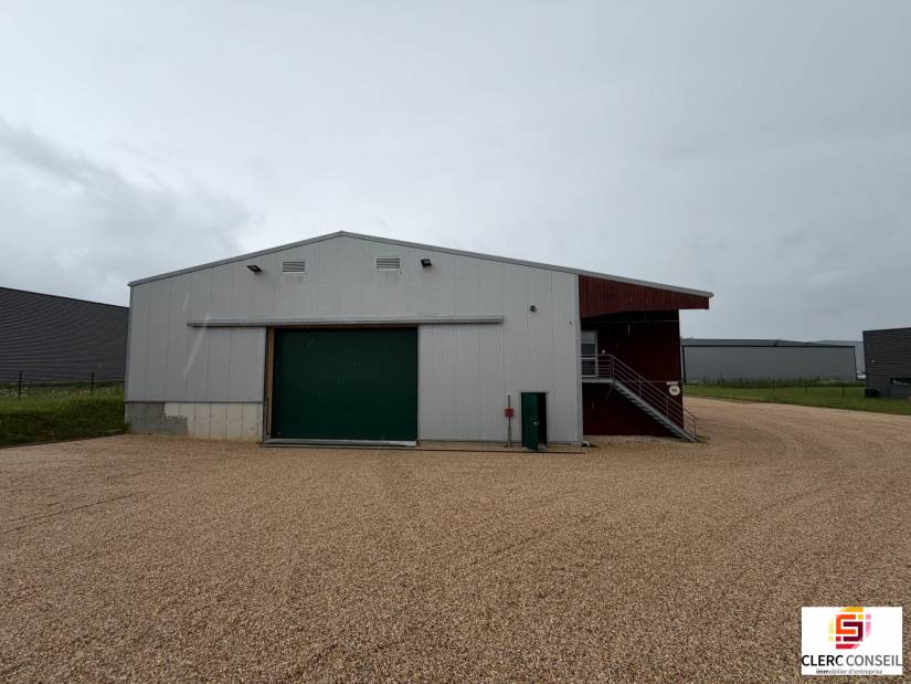 Location - Local d'activité 825m² - Eslettes