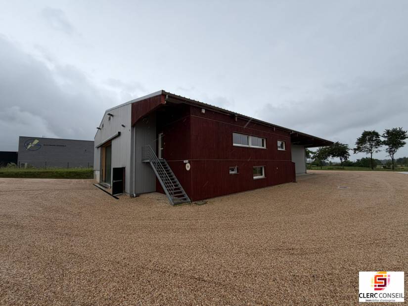 Location - Local d'activité 825m² - Eslettes