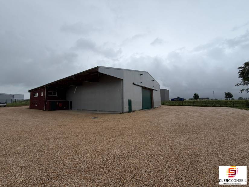 Location - Local d'activité 825m² - Eslettes