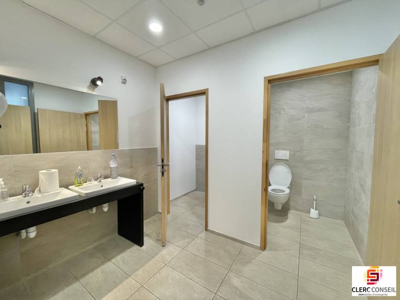 Location - Bureaux 282m² - Saint-martin-du-vivier