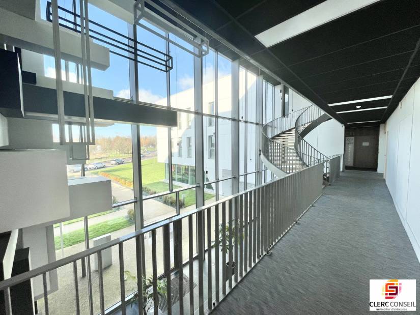 Location - Bureaux 282m² - Saint-martin-du-vivier