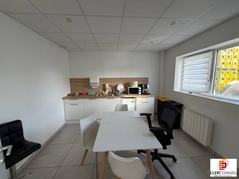 Location - Local d'activité 684m² - Grand-couronne