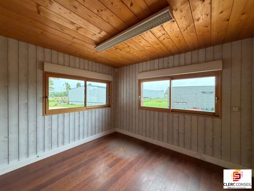Vente - Local d'activité 825m² - Eslettes