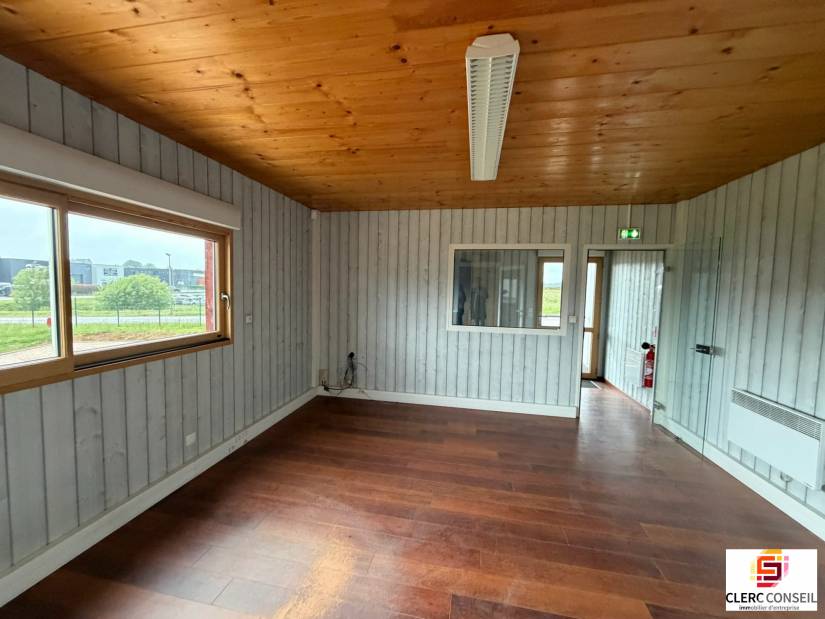 Vente - Local d'activité 825m² - Eslettes
