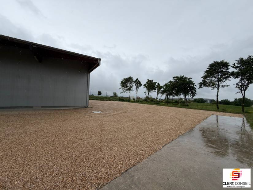 Vente - Local d'activité 825m² - Eslettes
