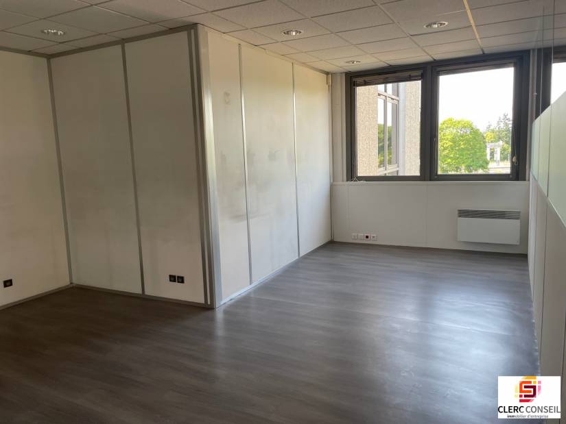 Location - Bureaux 970m² - Val-de-reuil