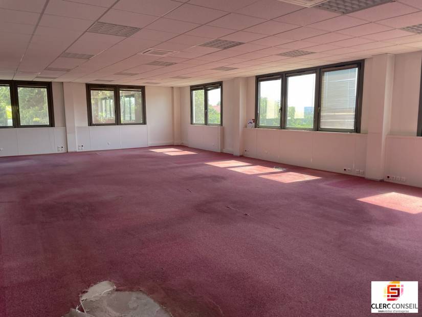 Location - Bureaux 970m² - Val-de-reuil