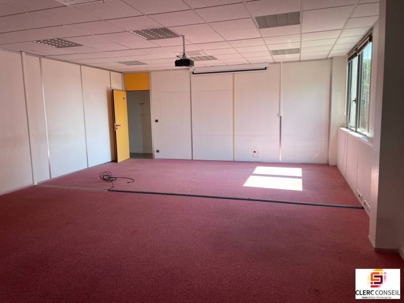 Location - Bureaux 970m² - Val-de-reuil