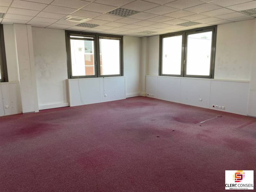 Location - Bureaux 970m² - Val-de-reuil