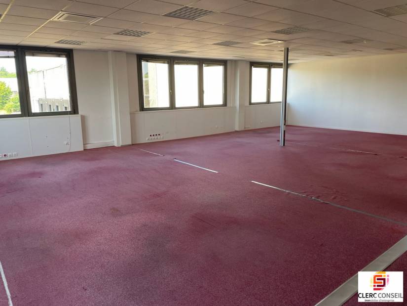 Location - Bureaux 970m² - Val-de-reuil