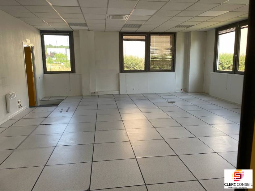 Location - Bureaux 970m² - Val-de-reuil
