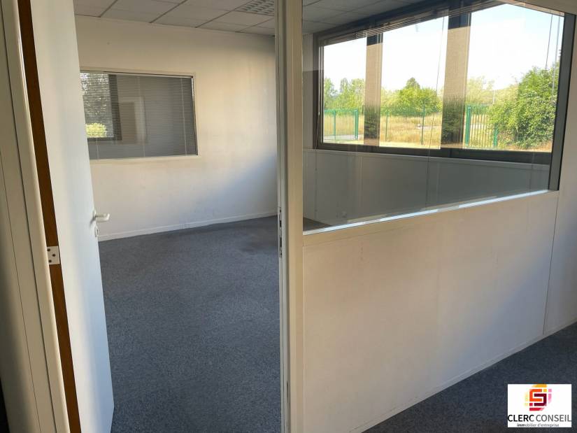 Location - Bureaux 970m² - Val-de-reuil