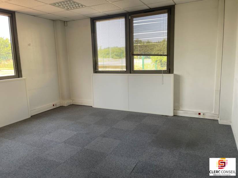 Location - Bureaux 970m² - Val-de-reuil