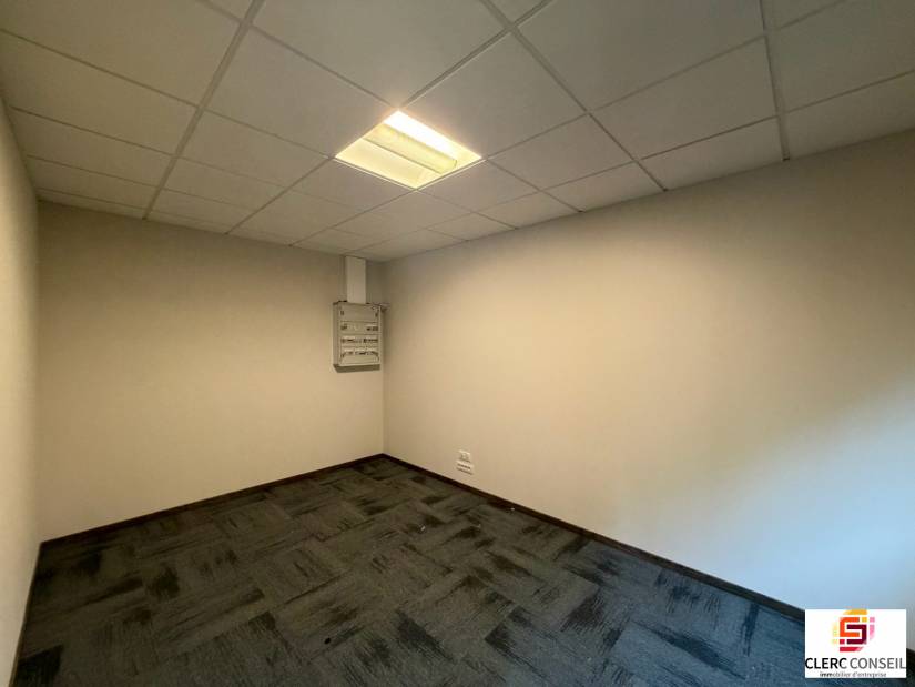 Location - Bureaux 157m² - Saint-jean-du-cardonnay