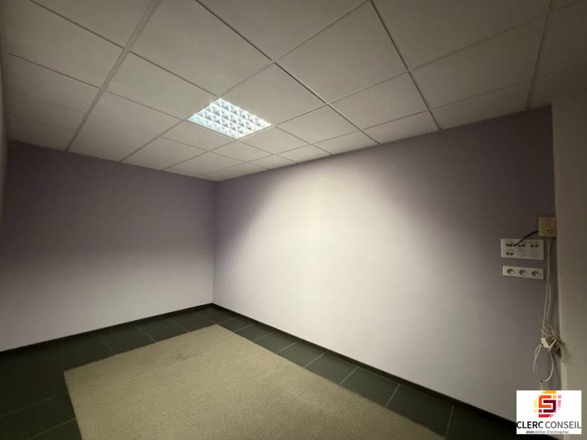 Location - Bureaux 157m² - Saint-jean-du-cardonnay