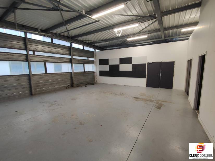 Location - Local d'activité 161m² - Saint-Étienne-du-rouvray