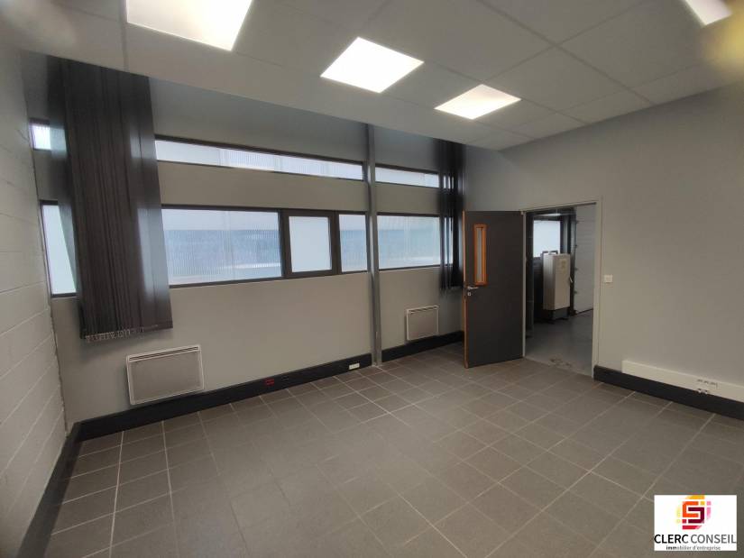 Location - Local d'activité 161m² - Saint-Étienne-du-rouvray