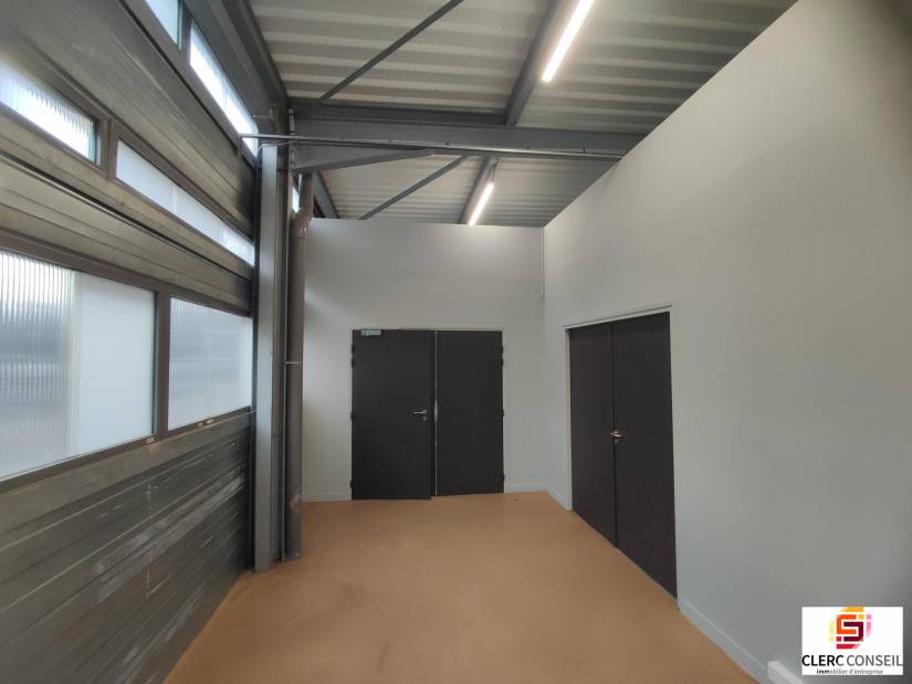 Location - Local d'activité 161m² - Saint-Étienne-du-rouvray