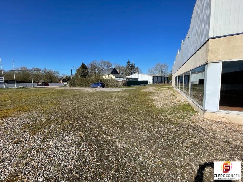 Vente - Local d'activité 1550m² - Saint-denis-des-monts