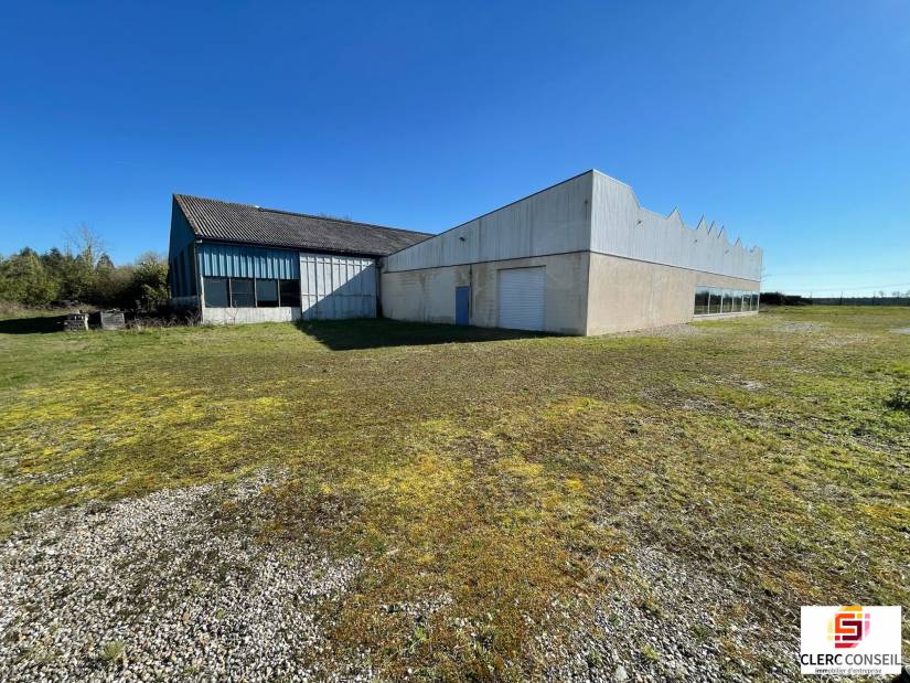 Vente - Local d'activité 1550m² - Saint-denis-des-monts