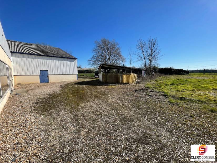 Vente - Local d'activité 1550m² - Saint-denis-des-monts