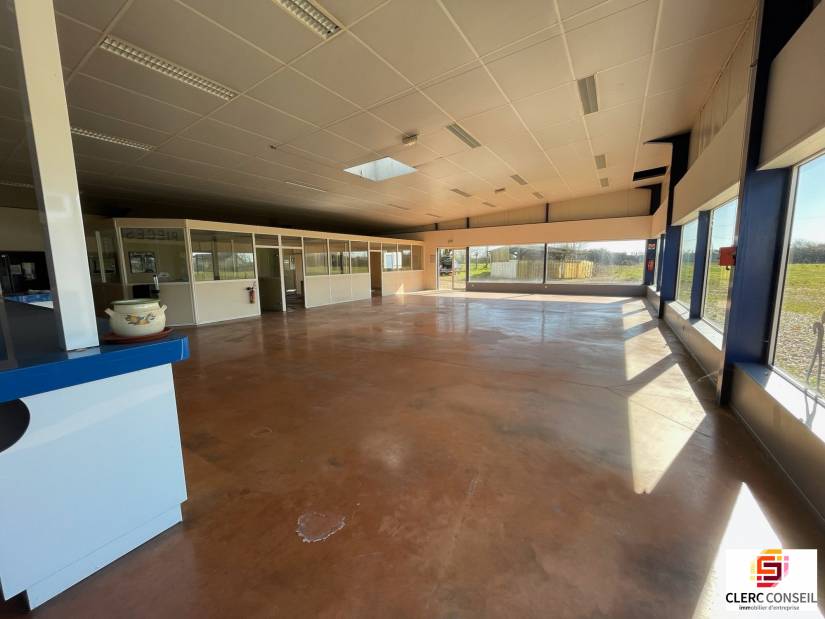 Vente - Local d'activité 1550m² - Saint-denis-des-monts