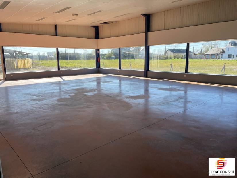 Vente - Local d'activité 1550m² - Saint-denis-des-monts