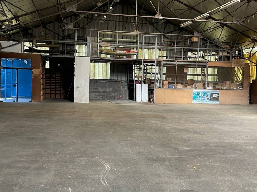 Vente - Local d'activité 1550m² - Saint-denis-des-monts