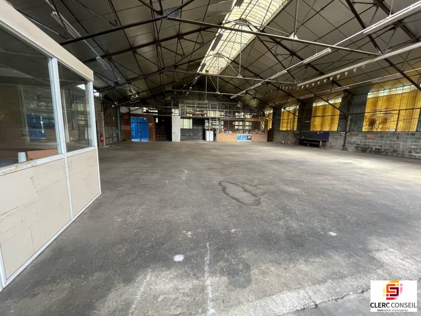 Vente - Local d'activité 1550m² - Saint-denis-des-monts