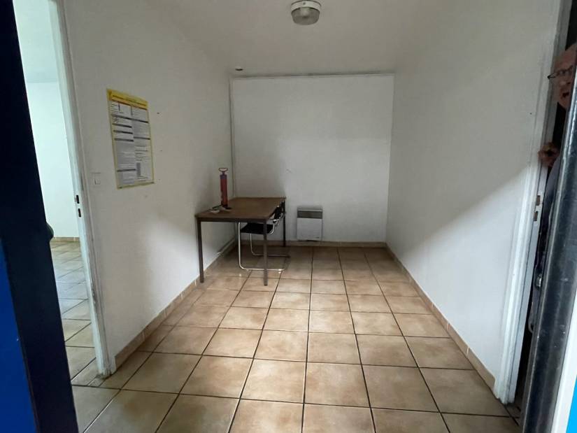 Vente - Local d'activité 1550m² - Saint-denis-des-monts
