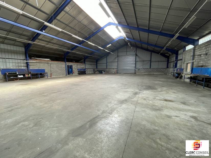 Vente - Local d'activité 1550m² - Saint-denis-des-monts