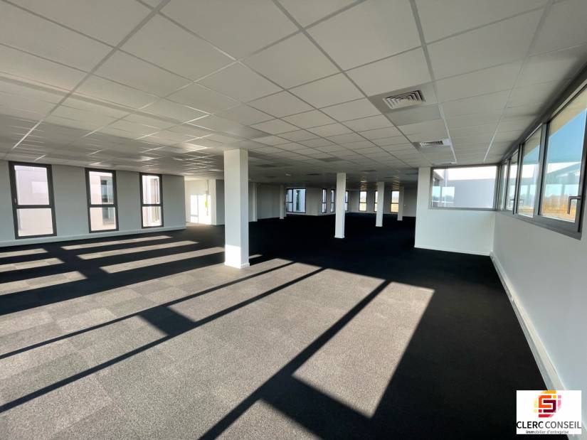 Location - Bureaux 270m² - Saint-martin-du-vivier