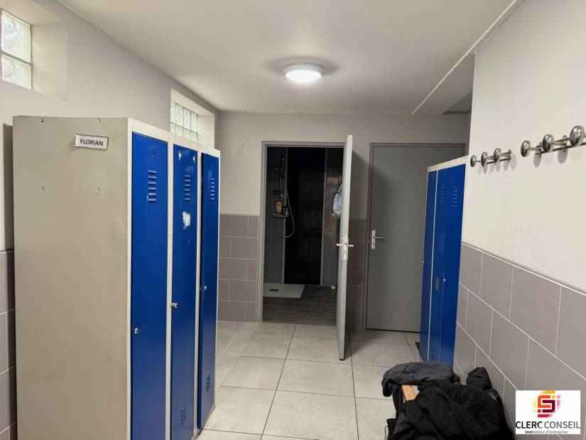 Vente - Local d'activité 2420m² - Saint-Étienne-du-rouvray