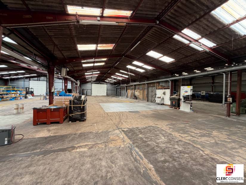 Vente - Local d'activité 2420m² - Saint-Étienne-du-rouvray