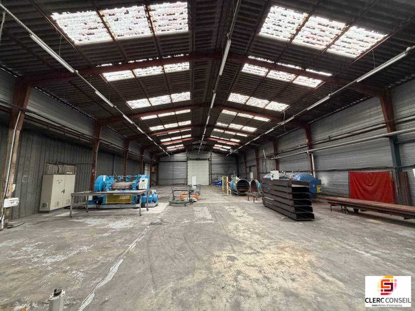 Vente - Local d'activité 2420m² - Saint-Étienne-du-rouvray