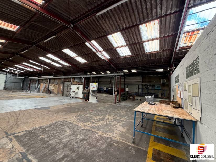 Vente - Local d'activité 2420m² - Saint-Étienne-du-rouvray