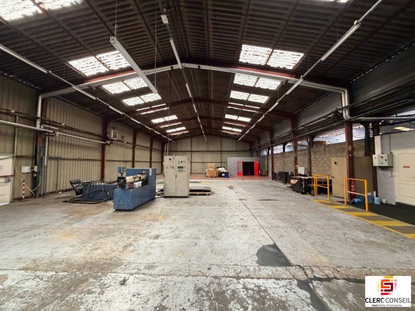 Vente - Local d'activité 2420m² - Saint-Étienne-du-rouvray
