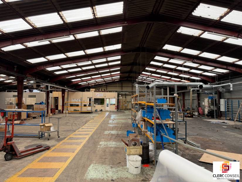 Vente - Local d'activité 2420m² - Saint-Étienne-du-rouvray