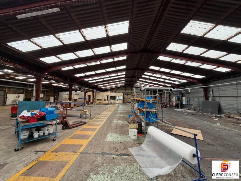 Vente - Local d'activité 2420m² - Saint-Étienne-du-rouvray