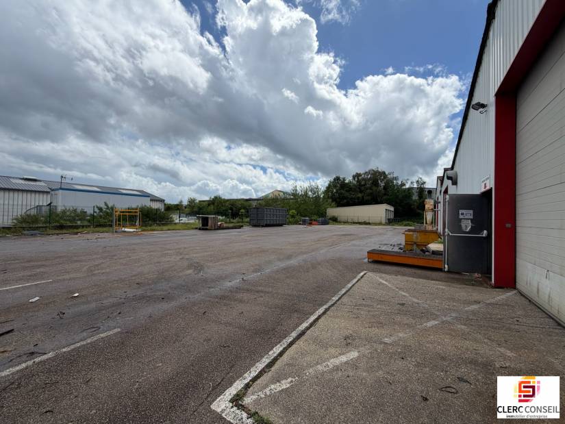 Vente - Local d'activité 2420m² - Saint-Étienne-du-rouvray