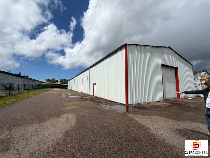 Vente - Local d'activité 2420m² - Saint-Étienne-du-rouvray