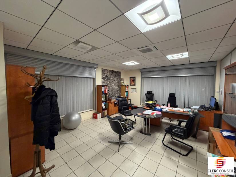 Vente - Bureaux 549m² - Mont-saint-aignan