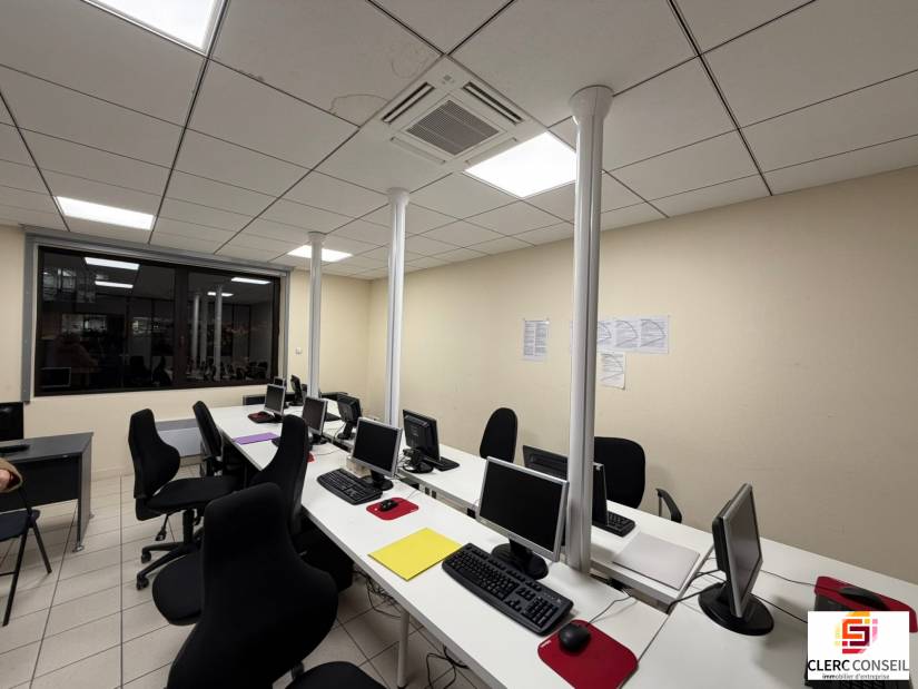 Vente - Bureaux 549m² - Mont-saint-aignan