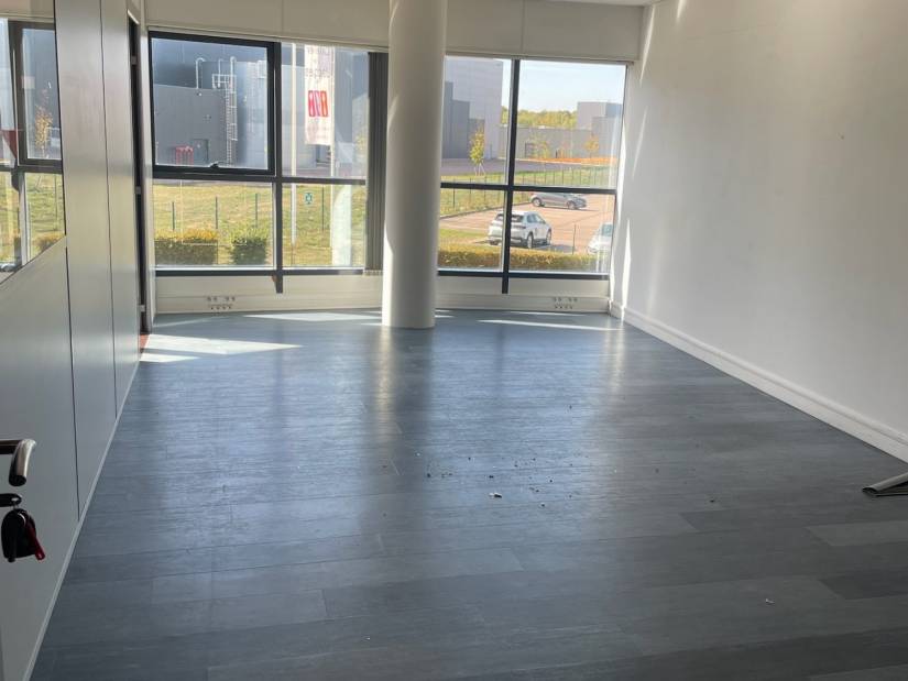 Location - Bureaux 96m² - Saint-aubin-sur-gaillon