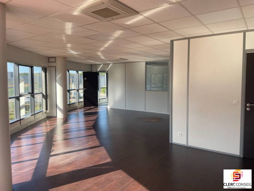 Location - Bureaux 96m² - Saint-aubin-sur-gaillon