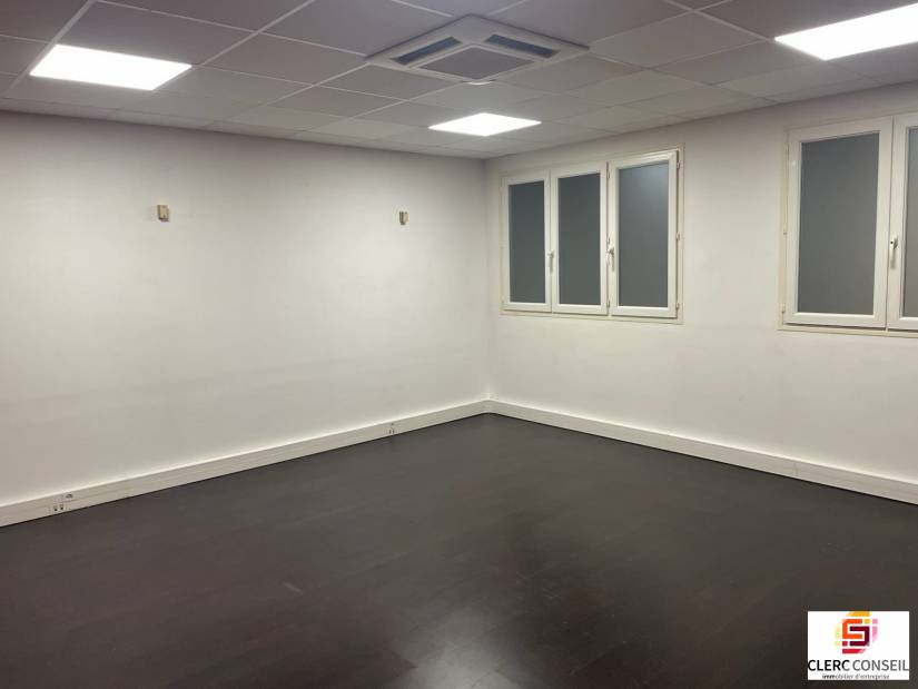 Location - Bureaux 96m² - Saint-aubin-sur-gaillon