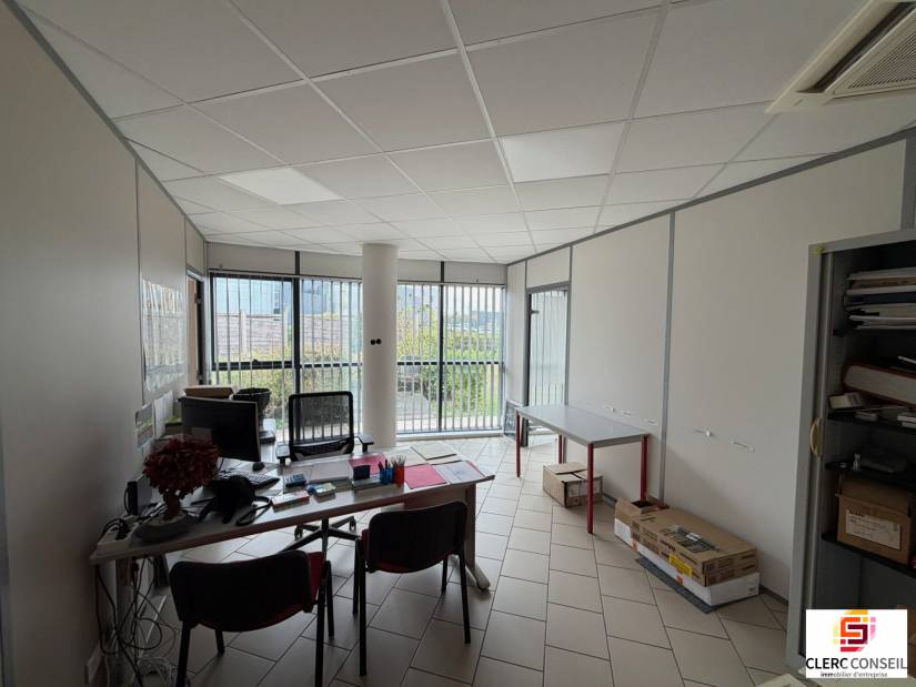 Location - Bureaux 135m² - Saint-aubin-sur-gaillon