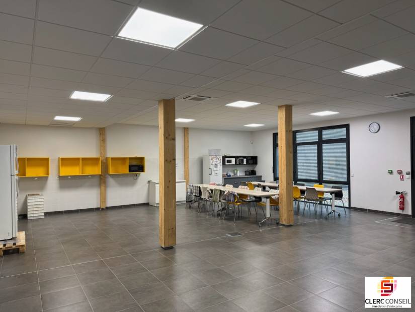 Location - Local d'activité 821m² - Saint-Étienne-du-rouvray