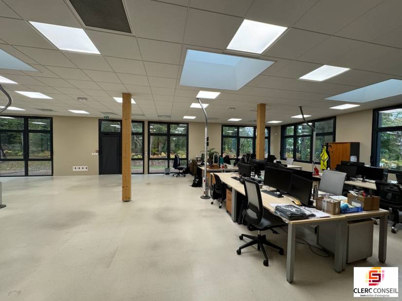Location - Local d'activité 821m² - Saint-Étienne-du-rouvray