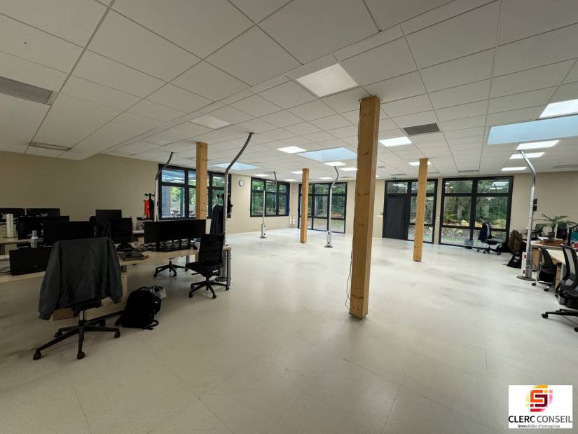 Location - Local d'activité 821m² - Saint-Étienne-du-rouvray